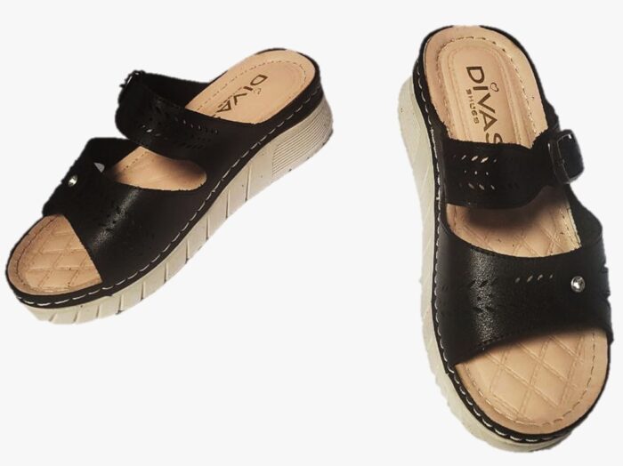 Sandalias mocasín color negro 2025 - Imagen 1